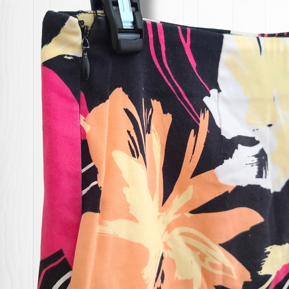 Cache Women's Floral Skort Size 2 - Picture 7 of 16
